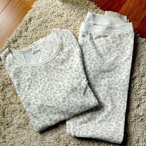 Old Navy Pj set leopard